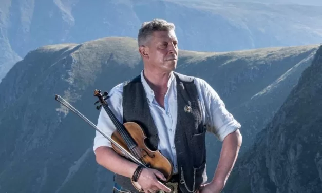 Queen Elizabeth II’s Fiddle Player to Perform in Blackwood