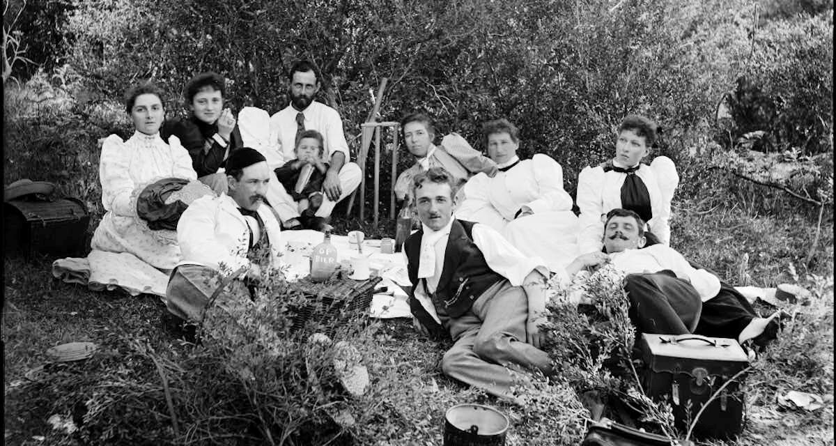 The History Files:  Pic Nic at Mount Franklin